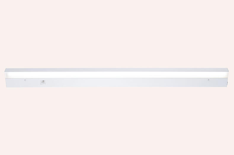 Jenny 87cm Blanco De Llitt - Jenny es una l&aacute;mpara de mesa lineal con interruptor, regulable mediante un regulador de intensidad de pared o encendi&eacute;ndose y apag&aacute;ndose con un interruptor integrado.
