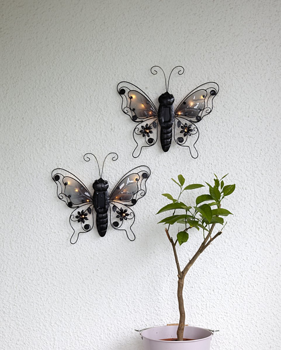 Butterfly Negro lámpara solar De Star Trading - La lámpara solar con forma de mariposa es una lámpara de pared decorativa con la forma de una hermosa mariposa.