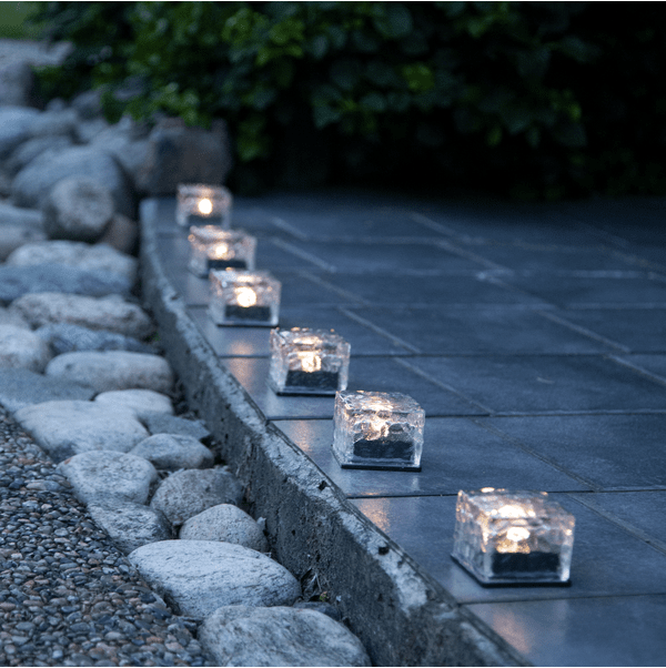 Icecube Pack De 3 Transparente lámpara solar De Star Trading - Hechos de pl&aacute;stico con una textura que imita el hielo, creando un efecto de iluminaci&oacute;n efectivo y &uacute;nico.