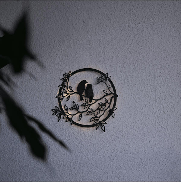 Love Birds Negro lámpara solar De Star Trading - El modelo está diseñado como una silueta con pájaros y ramas y es una hermosa decoración tanto de día como en la oscuridad, cuando brilla con cálidas gotas de rocío blanco.