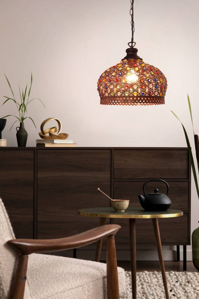 Jadida Ø33 Cobre antiguo Lámpas de techo De Eglo - Este tipo de iluminación puede crear un juego de luz cálido y acogedor a través de sus detalles coloridos, lo que la hace perfecta para crear un ambiente acogedor en salas de estar, comedores u otros espacios comunes donde se desea una iluminación tanto decorativa como funcional.