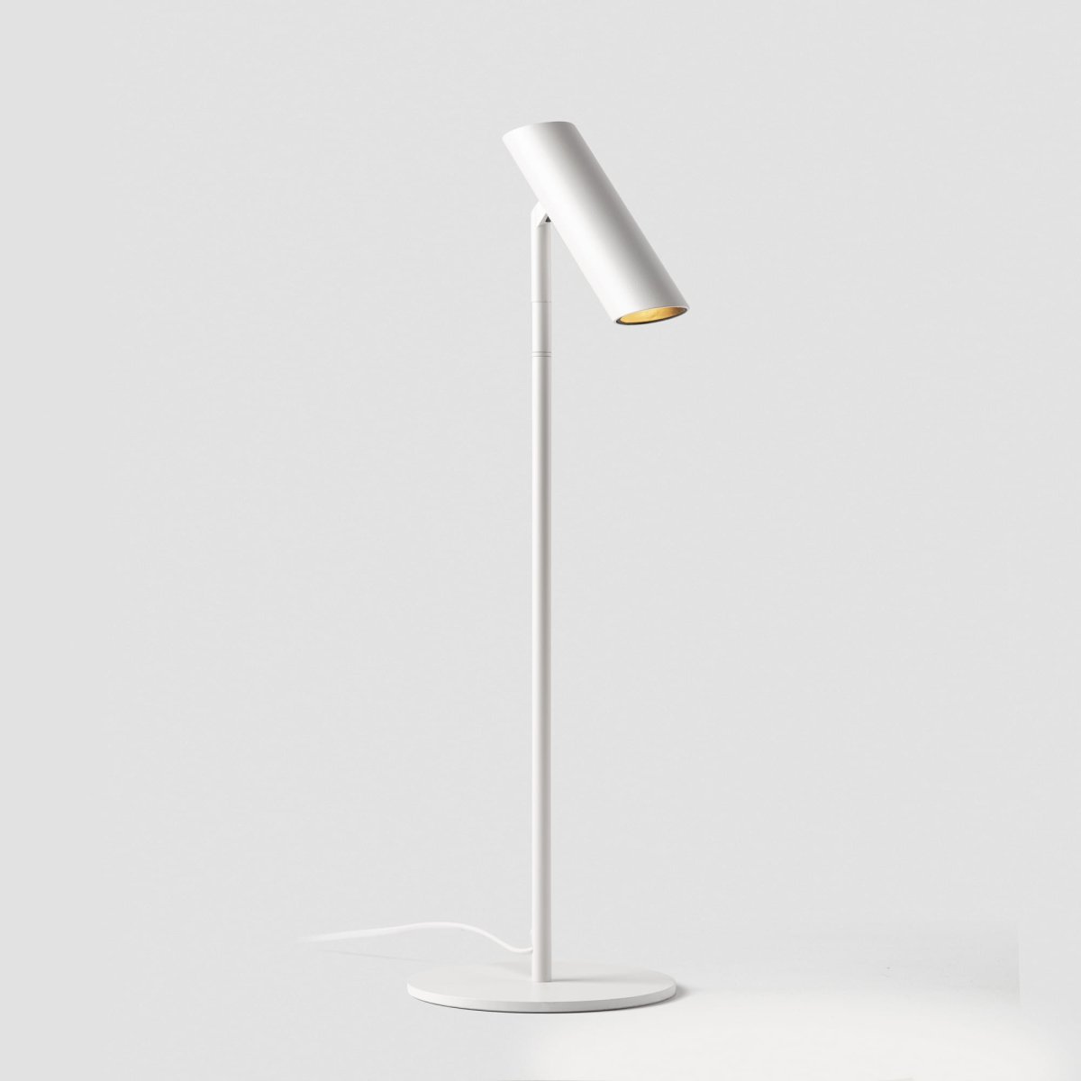 Leo 48cm Blanco lámpara de escritorio De Faro Barcelona - Leo es una l&aacute;mpara de mesa blanca con LED integrado que combina versatilidad y dise&ntilde;o moderno.