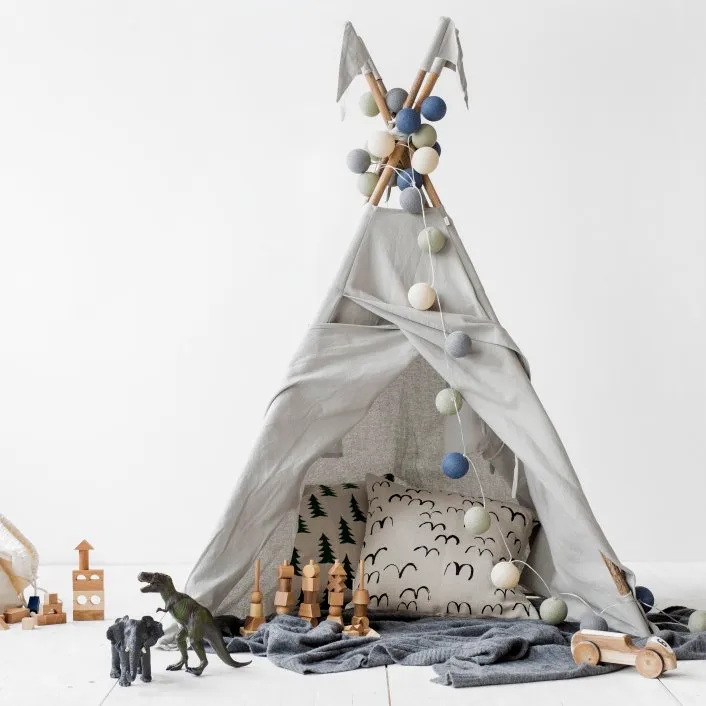 Irislights Breeze 35-lights Multicolor De Irislights - Irislights Breeze es una l&aacute;mpara decorativa con esferas artesanales en tonos verde, beige, verde y azul.