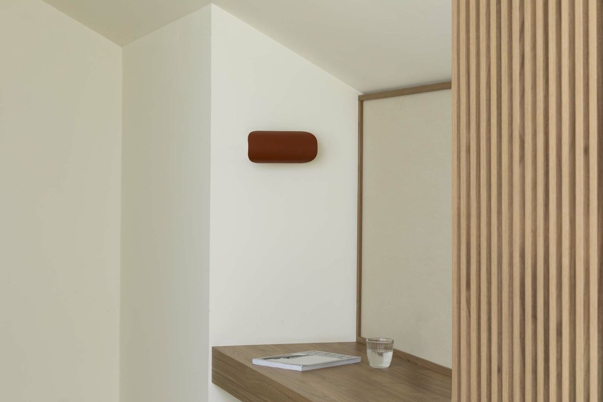 Novo 25cm Terracota lámpara de pared De Faro Barcelona - Est&aacute; fabricado en metal y se puede montar tanto vertical como horizontalmente, ideal para interiores vers&aacute;tiles.
