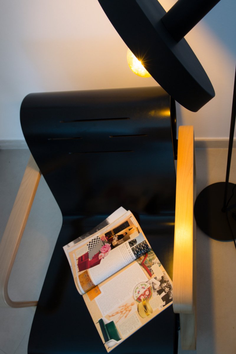 Whizz Negro lámpara de pie De Faro Barcelona - Whizz forma parte de una serie de dise&ntilde;o con l&aacute;mparas a juego, ideal para proyectos de interiorismo sofisticados.