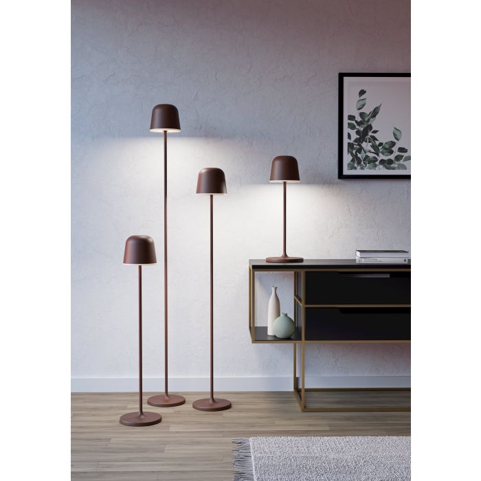 Mannera 140cm Marrón oxidado portátil De Eglo - La lámpara se puede cargar fácilmente mediante el cable USB incluido y ofrece una gran flexibilidad, ya que también se puede utilizar sin estar conectada a una toma de corriente.