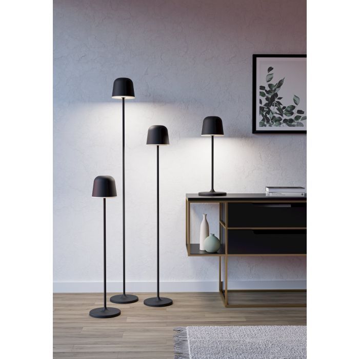 Mannera 140cm Negro portátil De Eglo - La lámpara se puede cargar fácilmente mediante el cable USB incluido y ofrece una gran flexibilidad, ya que también se puede utilizar sin estar conectada a una toma de corriente.