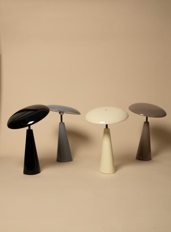 Audrey 33cm Negro portátil De Eja - Audrey encaja a la perfección en una mesa de centro, mesita de noche o alféizar.