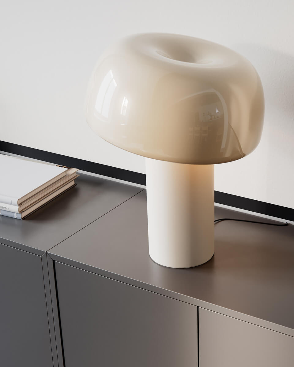 Lean on Me 40cm Beige lámpara de mesa De By Rydéns - La l&aacute;mpara est&aacute; hecha de metal, con la base de la l&aacute;mpara con un acabado mate y la pantalla con un acabado brillante, creando un hermoso contraste.