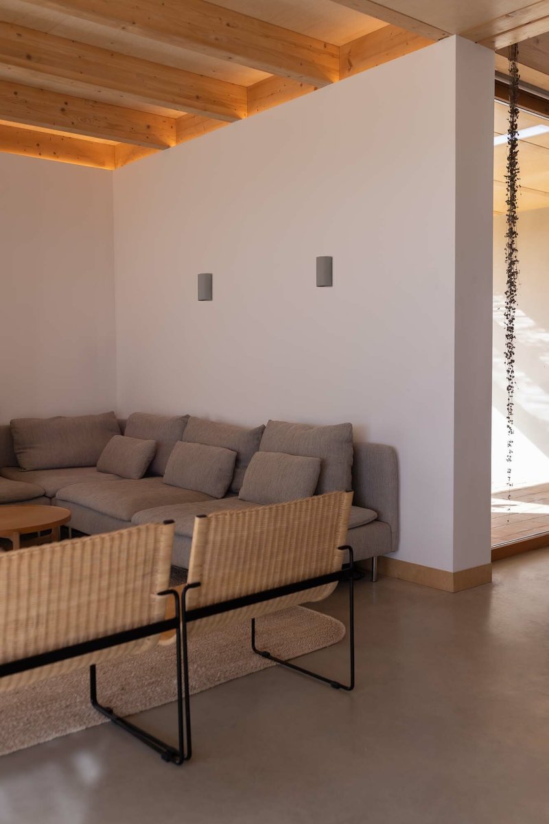 Sole 15cm Gris lámpara de pared De Faro Barcelona - Sole es una l&aacute;mpara de pared compacta y redonda con acabado gris que combina elegantemente funcionalidad y forma.