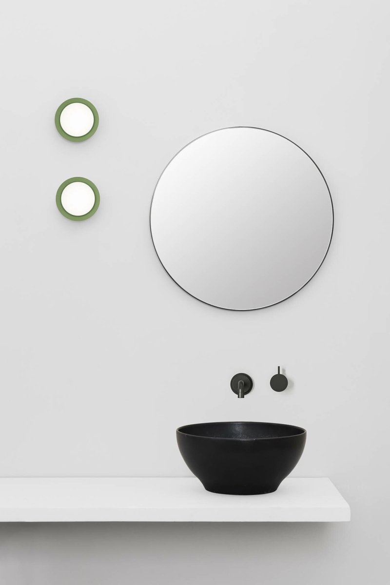 May Ø12 Verde lámpara de baño De Faro Barcelona - Con su acabado verde, su c&aacute;lida distribuci&oacute;n de luz y su grado de protecci&oacute;n IP44, se integra a la perfecci&oacute;n en salones y ba&ntilde;os.