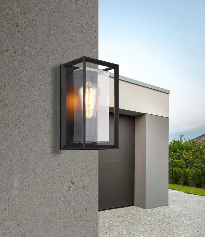 Logana Negro lámpara de exterior De Globo Lighting - Med sin rektangul&auml;ra design och transparenta sk&auml;rm sprider den ett klart och stilrent ljus, perfekt f&ouml;r allt fr&aring;n tr&auml;dg&aring;rdar till uppfarter.