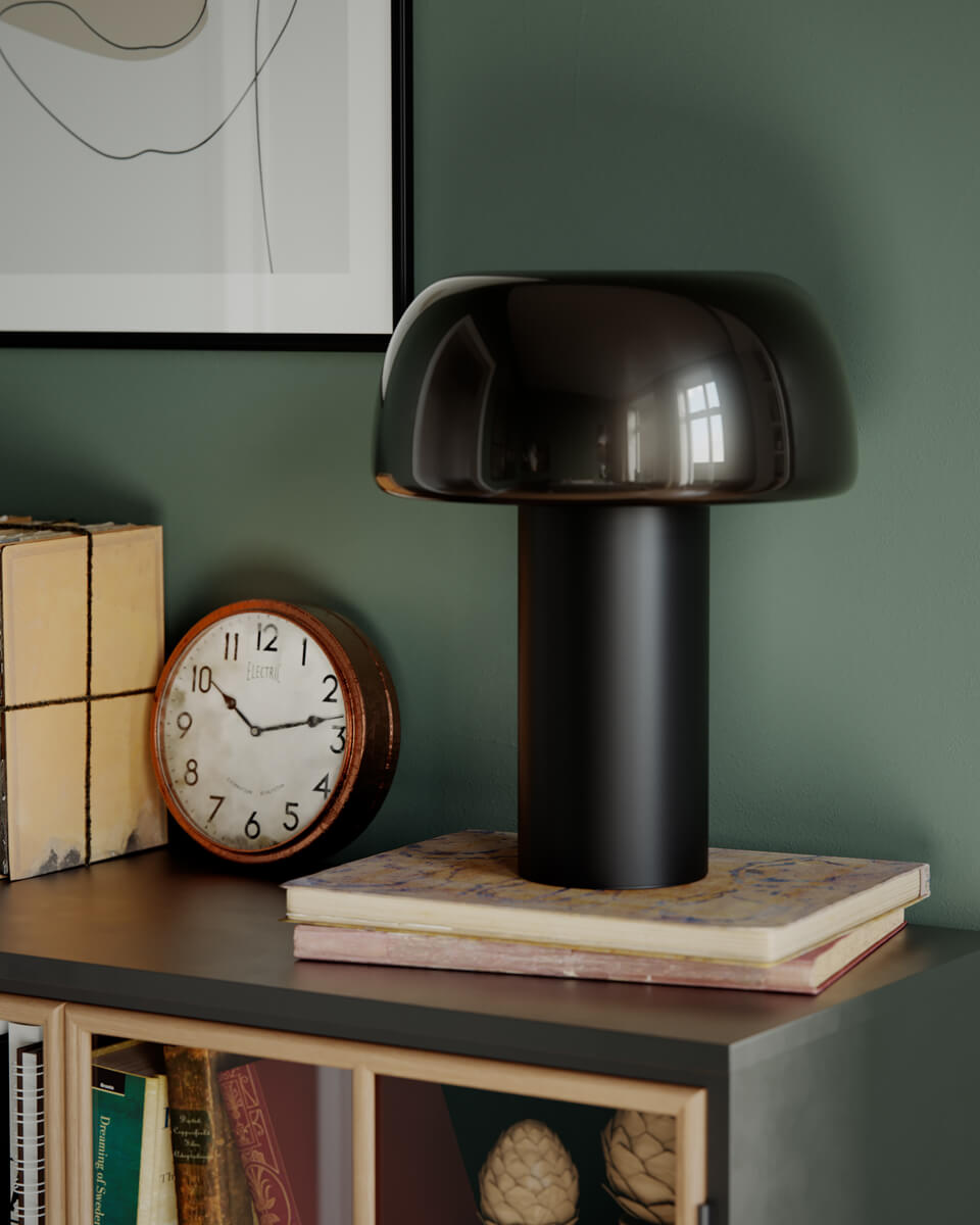 Lean on Me 40cm Negro De By Rydéns - La l&aacute;mpara est&aacute; hecha de metal, con la base de la l&aacute;mpara con un acabado mate y la pantalla con un acabado brillante, creando un hermoso contraste.