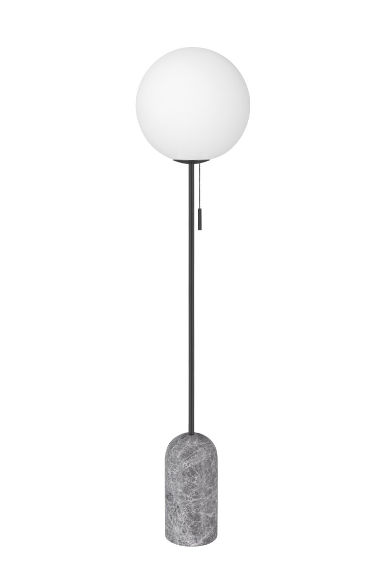 Torrano mármol gris lámpara de pie De Globen Lighting - Dado que la base de la lámpara está hecha de piedra, un material natural, puede haber variaciones de color.