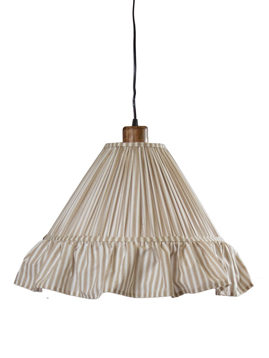 Estrid Ø40 Beige Lámpas de techo De PR Home - La tela a rayas le confiere un car&aacute;cter cl&aacute;sico y acogedor, mientras que los detalles en madera de mango crean un ambiente c&aacute;lido y natural.