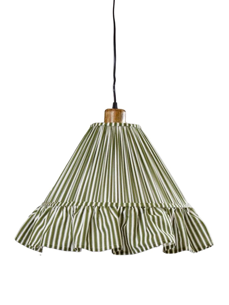Estrid Ø40 Verde Lámpas de techo De PR Home - La tela a rayas le confiere un carácter clásico y acogedor, mientras que los detalles en madera de mango crean un ambiente cálido y natural.