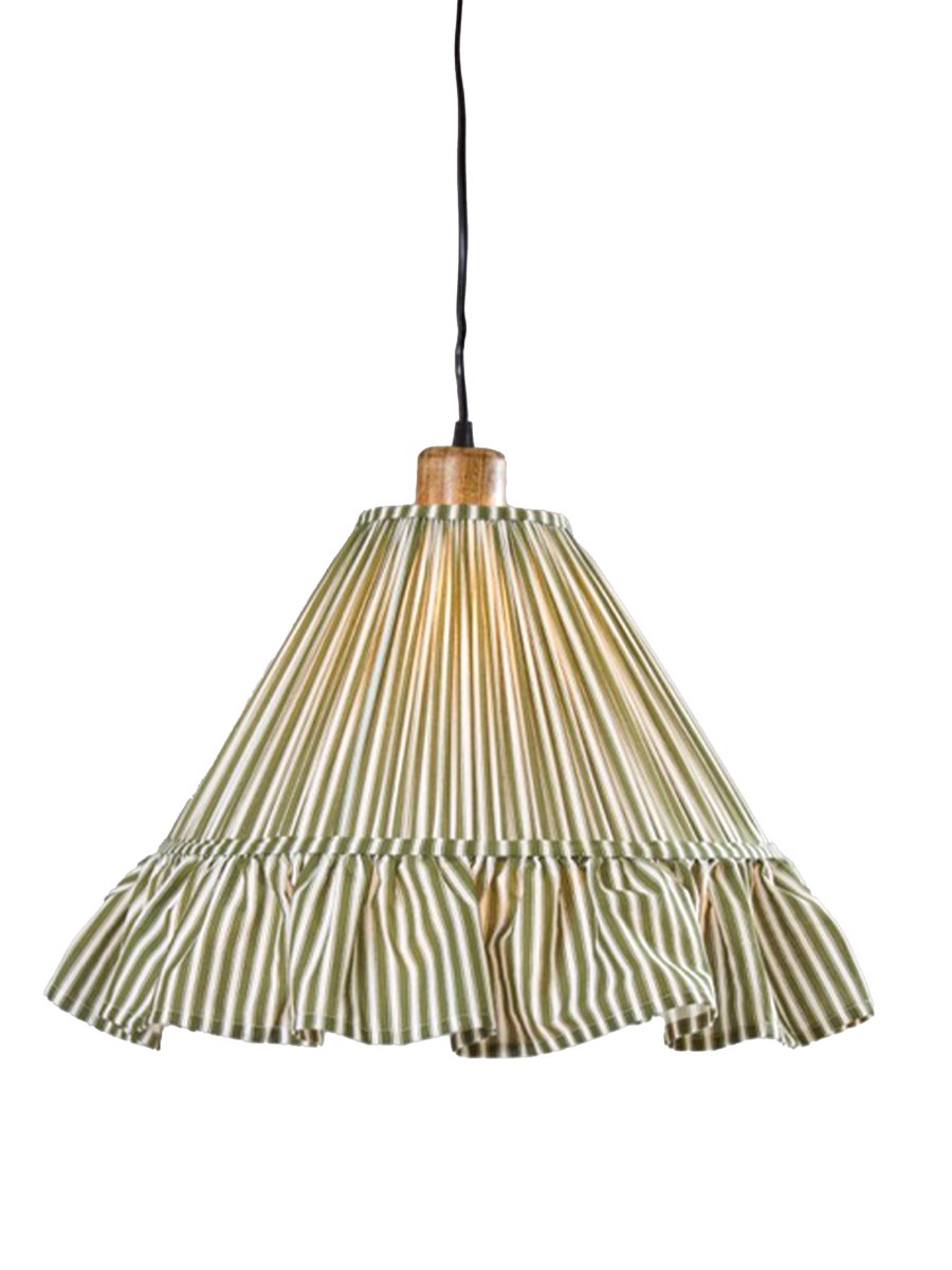 Estrid Ø40 Verde Lámpas de techo De PR Home - La tela a rayas le confiere un carácter clásico y acogedor, mientras que los detalles en madera de mango crean un ambiente cálido y natural.