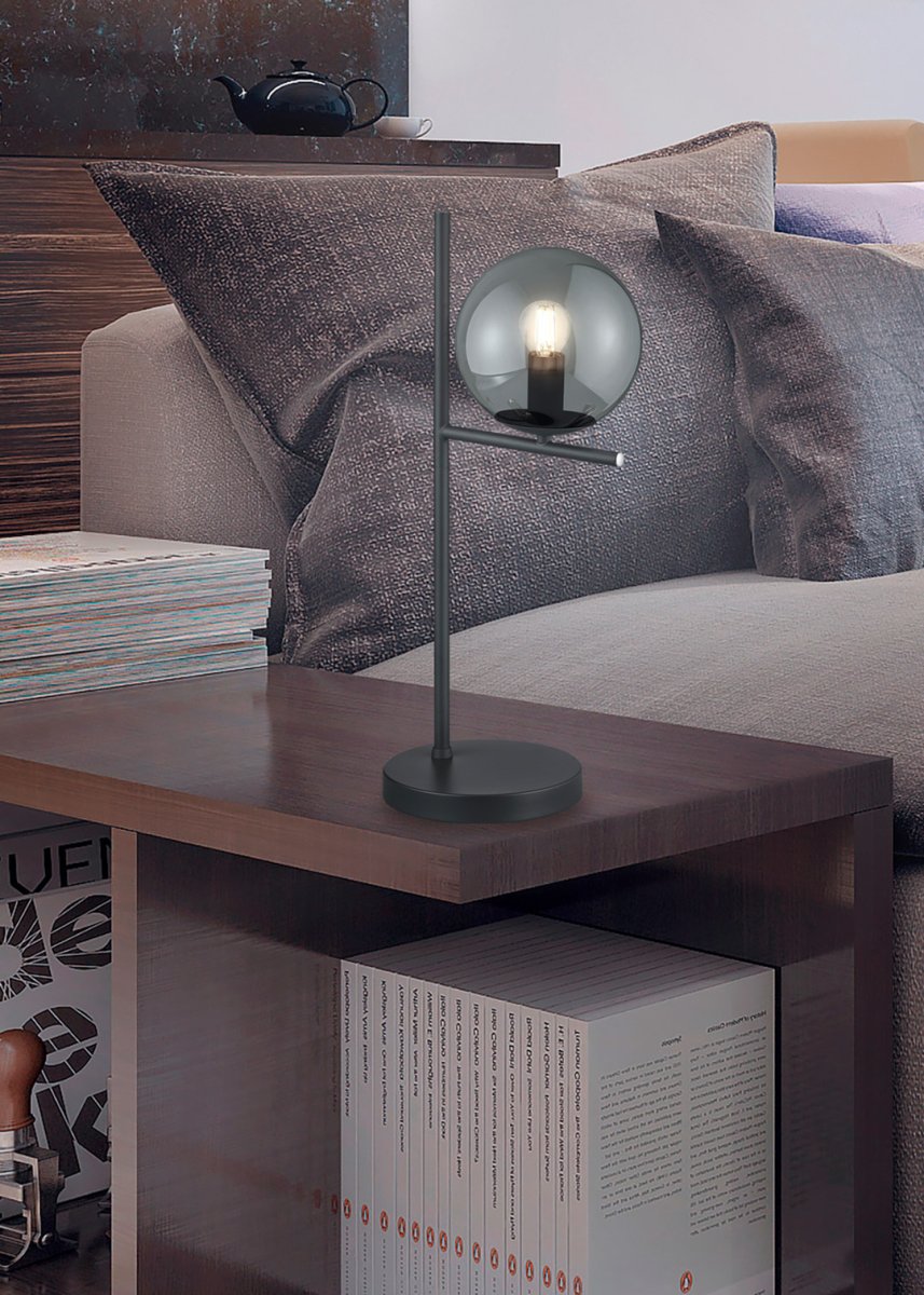 Pure 52cm Color humo lámpara de mesa De Trio Lighting - Ya sea que prefieras un estilo de diseño interior claro y sencillo o uno más divertido, la lámpara de mesa PURE establece acentos decorativos y agrega un toque de elegancia a cualquier interior.