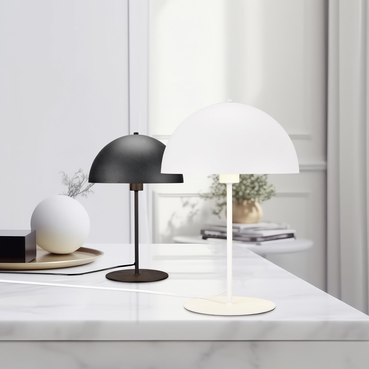 Nola 30cm Blanco lámpara de mesa De Trio Lighting - El diseño moderno en forma de hongo se integra en su interior y crea armonía en su hogar.