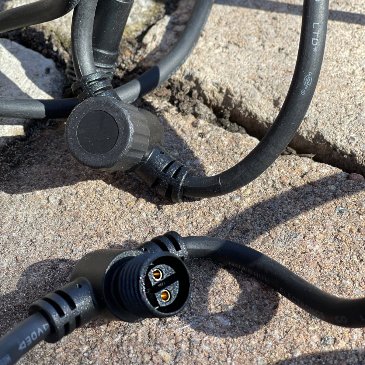 Cable De Distribución 5m Negro De Lightson - Con este cable de 5 metros de largo, que tiene conexiones de derivación después de cada metro, puede conectar fácilmente sus luces, cables adicionales o conexiones de derivación.