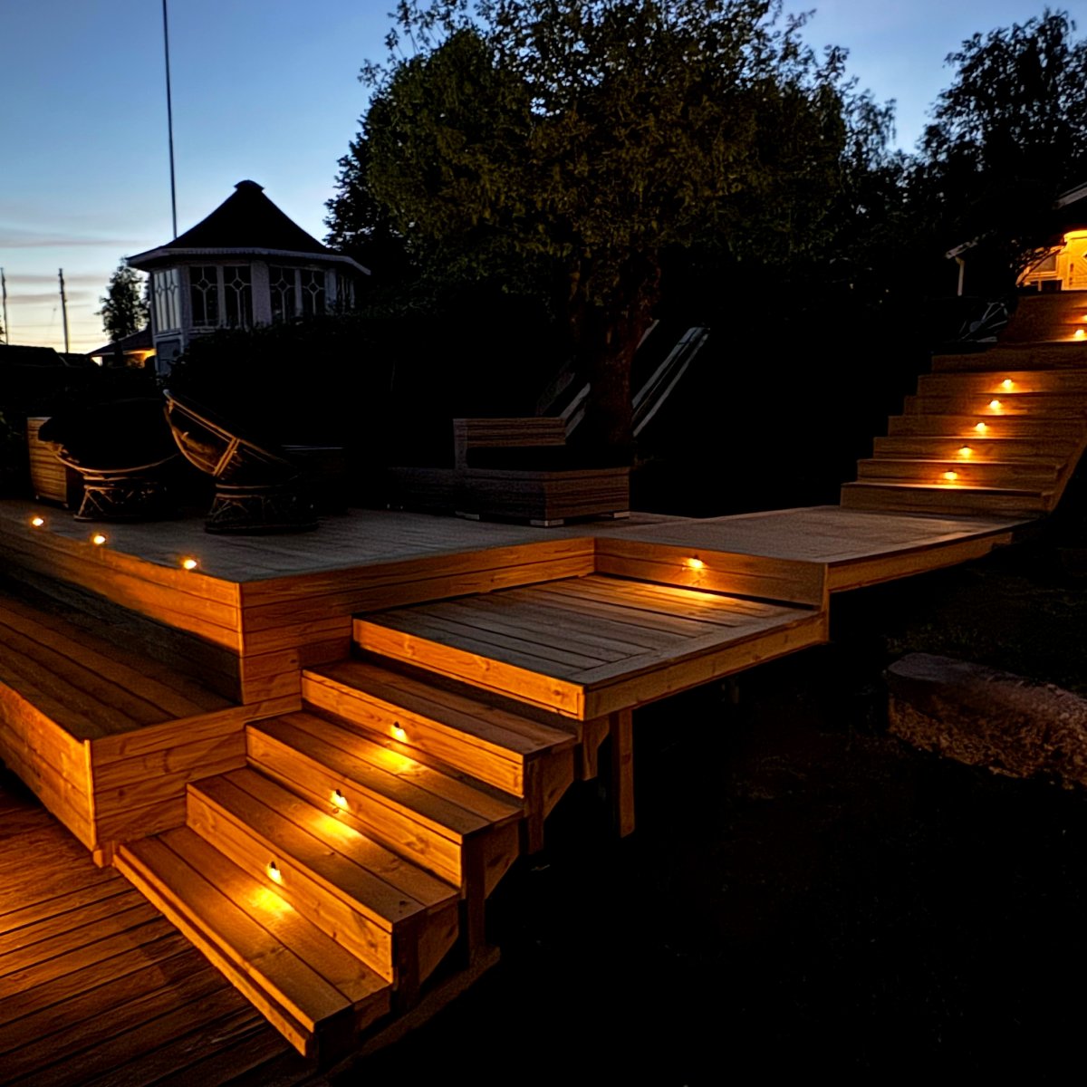 Aries 4 Plata De Lightson - Aries es una hermosa y peque&ntilde;a l&aacute;mpara que se puede colocar en rellanos de escaleras y bordes de terrazas.