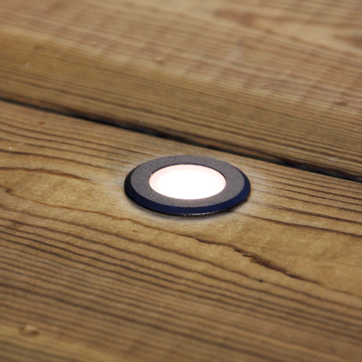 Orion 10 Negro De Lightson - El volumen de suministro incluye un transformador adaptado al n&uacute;mero de l&aacute;mparas y un cable derivado de diez metros cada uno.