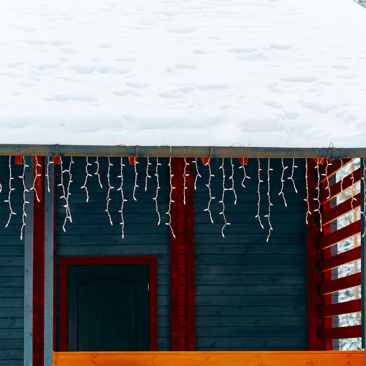 Ice Transparente De Lightson - Con una longitud total de 10 m (+3 m de cable de arranque), Ice es perfecto para colocar a la sombra/en el techo; esta valla, as&iacute; como a lo largo de vallas y muros.