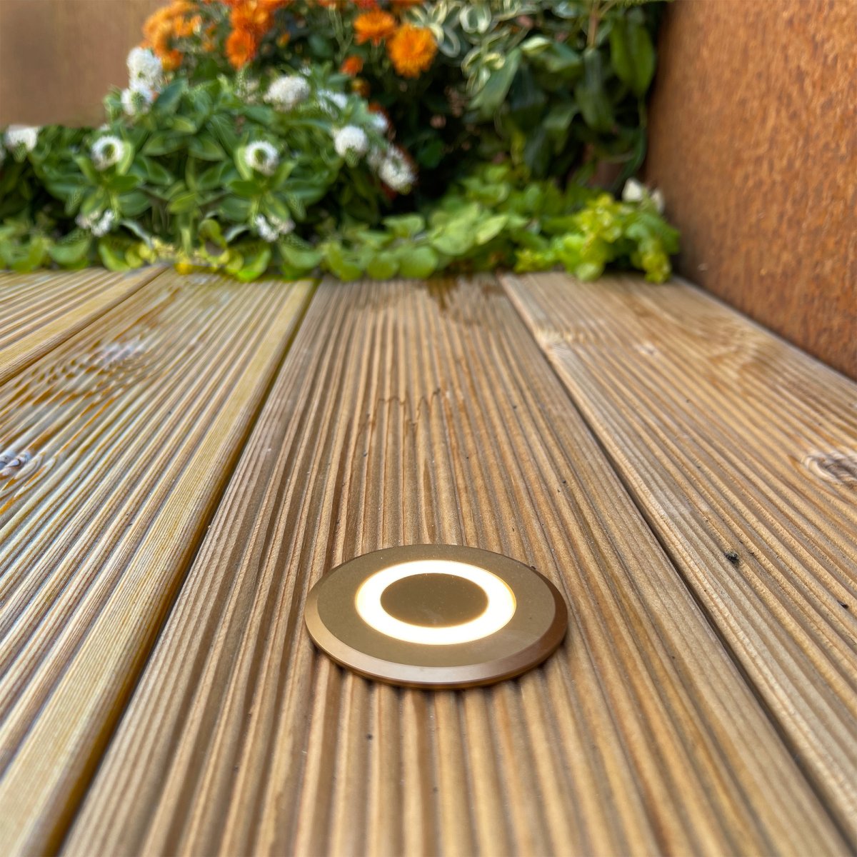 Lynx Bronce De Lightson - &nbsp;Tap&oacute;n de jard&iacute;n y Juego de LightsOn Un sistema de 12 voltios flexible y asequible para tu jard&iacute;n que puedes instalar t&uacute; mismo f&aacute;cilmente y ampliar posteriormente hasta 50 metros si es necesario.