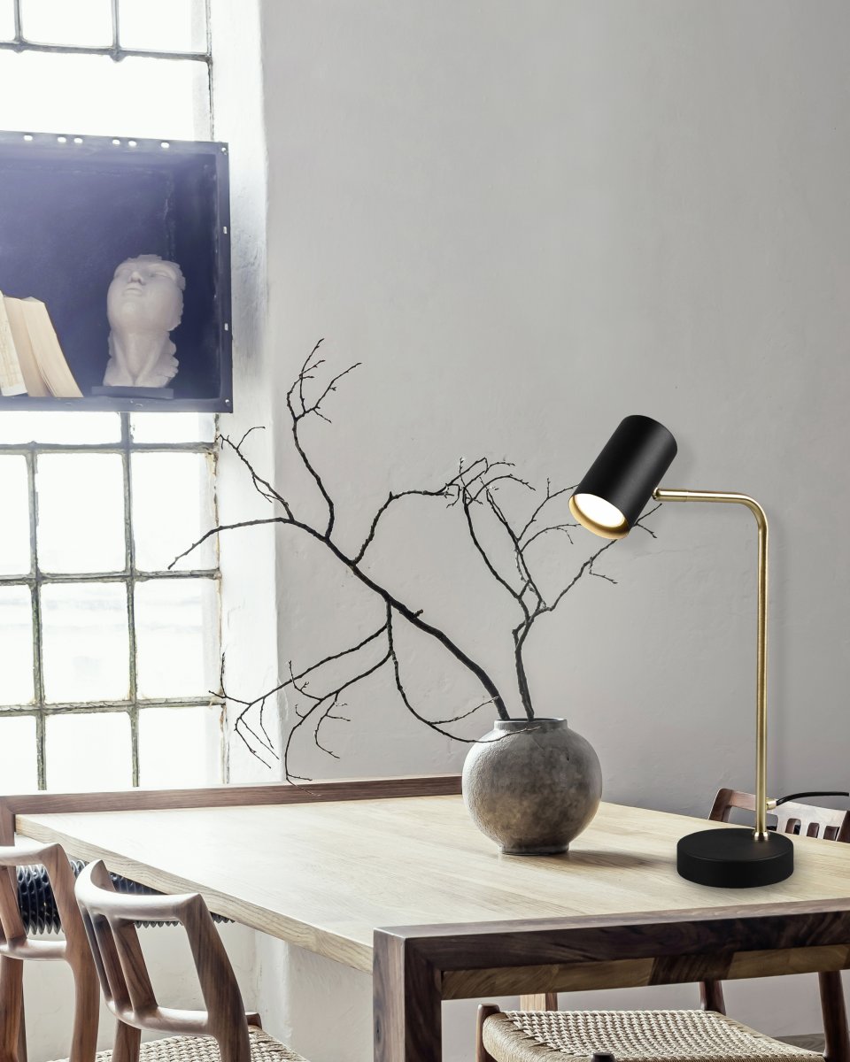 Marley 45cm Latón mate lámpara de escritorio De Trio Lighting - El cabezal de la lámpara es orientable y se puede orientar tanto hacia arriba como hacia abajo, lo que la hace perfecta como punto de atracción en el escritorio o como iluminación de acento en la oficina.