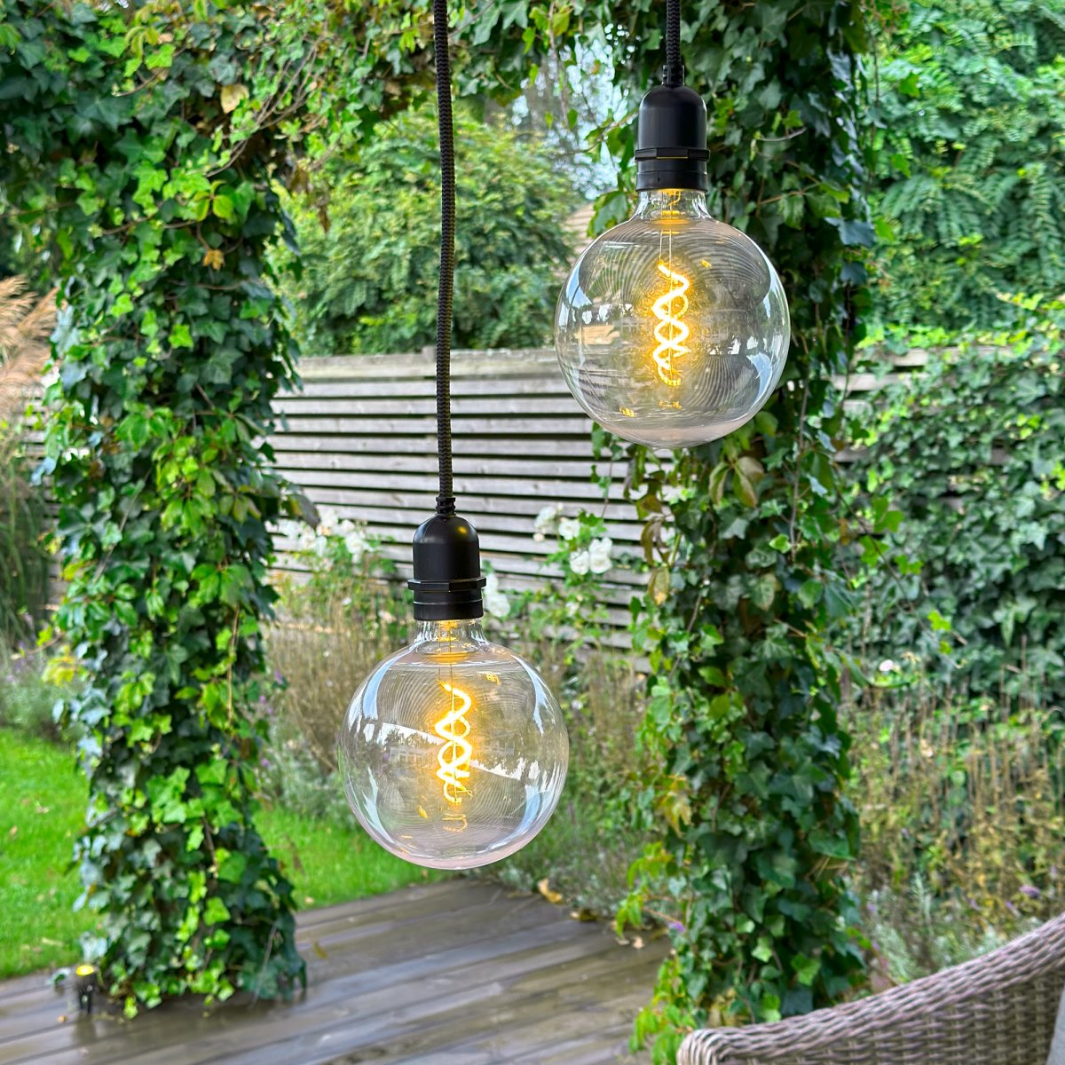 Deco bulb XL Transparente De Lightson - Esta bombilla decorativa con pantalla transparente resistente a la intemperie en formato XL (12 cm) es perfecta para la lámpara colgante Gravity, pero también para la lámpara de fiesta Cosy.