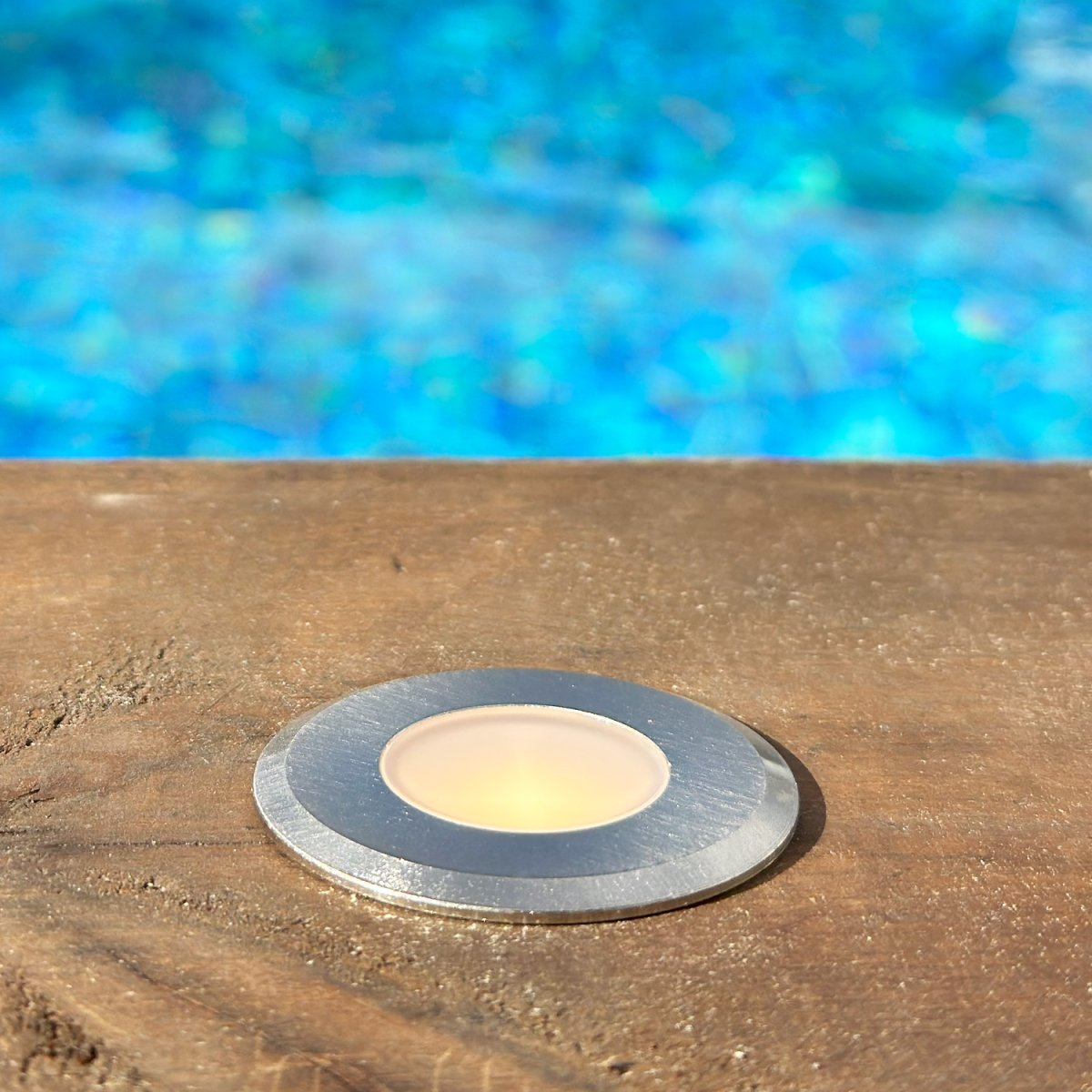 Dexter x5 Plata De Lightson - En un puente o a lo largo de un camino, se puede crear un suave rayo de luz para mostrar el camino.