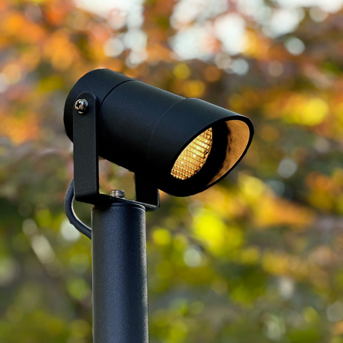 Protector antideslumbrante Luna/Arcus/Nova Negro De Lightson - El parasol, con un diámetro interior de 60 mm, se enrosca en la luminaria y se fija con un pequeño tornillo.