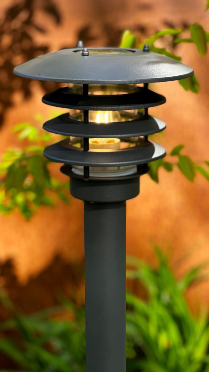 Saturnus Gris oscuro De Lightson - Tambi&eacute;n es un complemento ideal para plantas donde no se desean usar focos de suelo, sino luz desde arriba para crear un &aacute;rea bien iluminada.