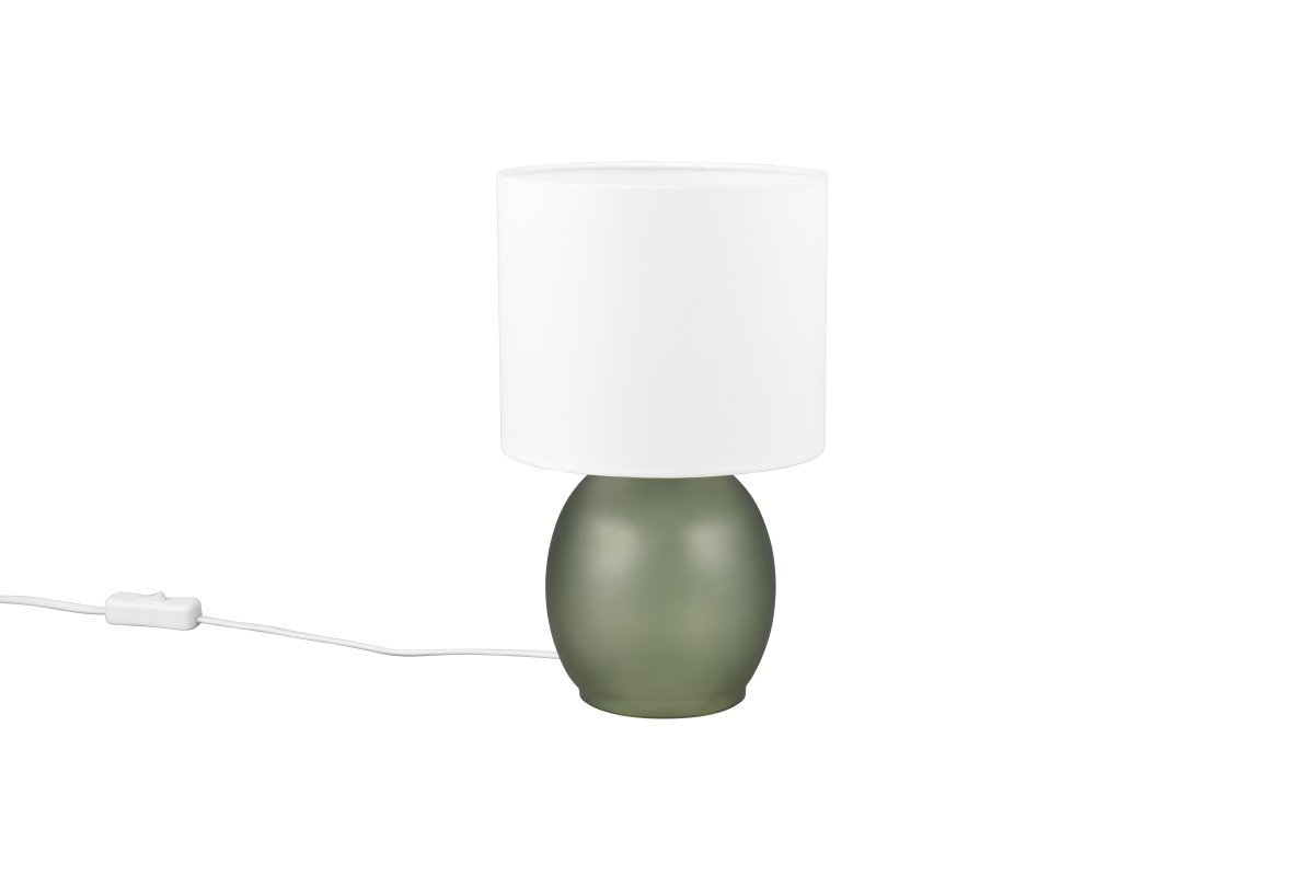 Vela 30cm Verde lámpara de mesa De Trio Lighting - La lámpara de mesa presenta una elegante pantalla de tela y una base de vidrio redondeada y bien formada, que juntas crean una impresión armoniosa.