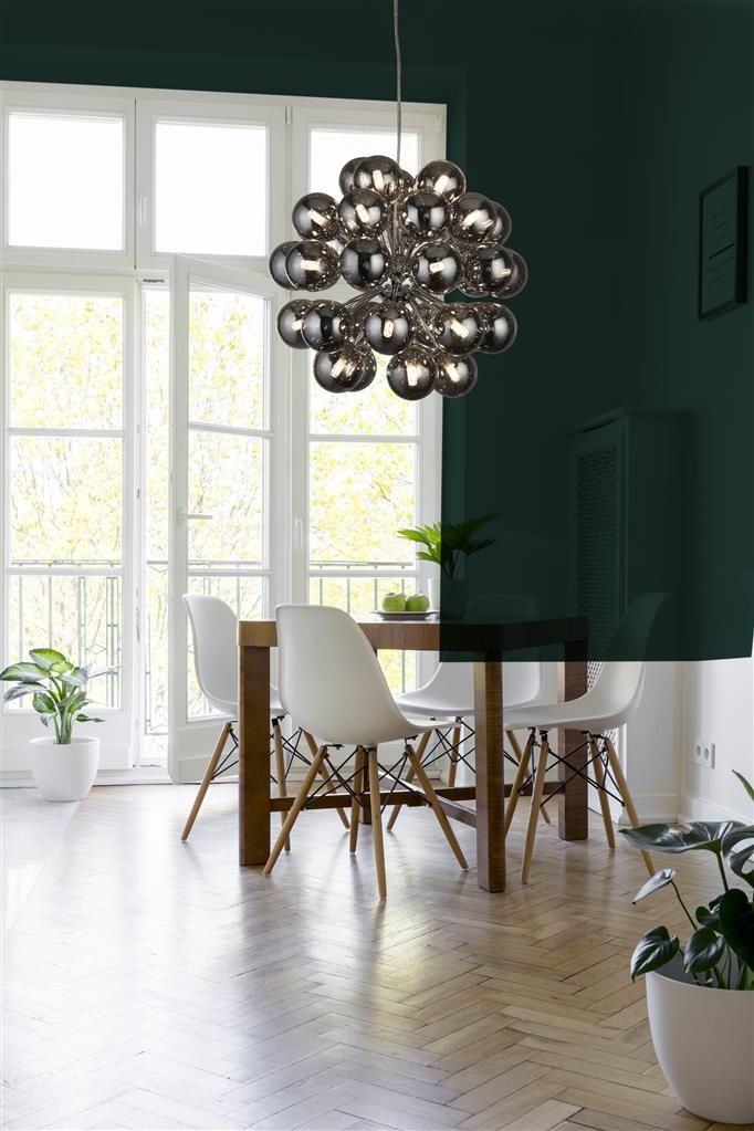Berry Ø50 Color humo Lámpas de techo De Searchlight - Berry es una l&aacute;mpara de techo que realmente ocupa espacio: con un total de 27 fuentes de luz, rodeadas de c&uacute;pulas de vidrio de color humo en un estilo moderno y minimalista, est&aacute; garantizado que llamar&aacute; la atenci&oacute;n en cualquier habitaci&oacute;n.
