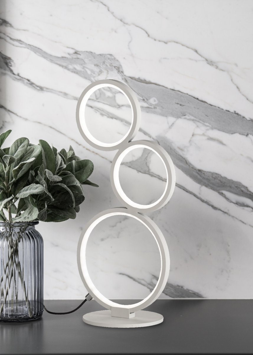 Rondo 45cm Blanco lámpara de mesa De Trio Lighting - La l&aacute;mpara de 45 cm de altura tiene un regulador de intensidad integrado, que se controla a trav&eacute;s del interruptor de cable y permite ajustar de forma flexible el brillo de la l&aacute;mpara.