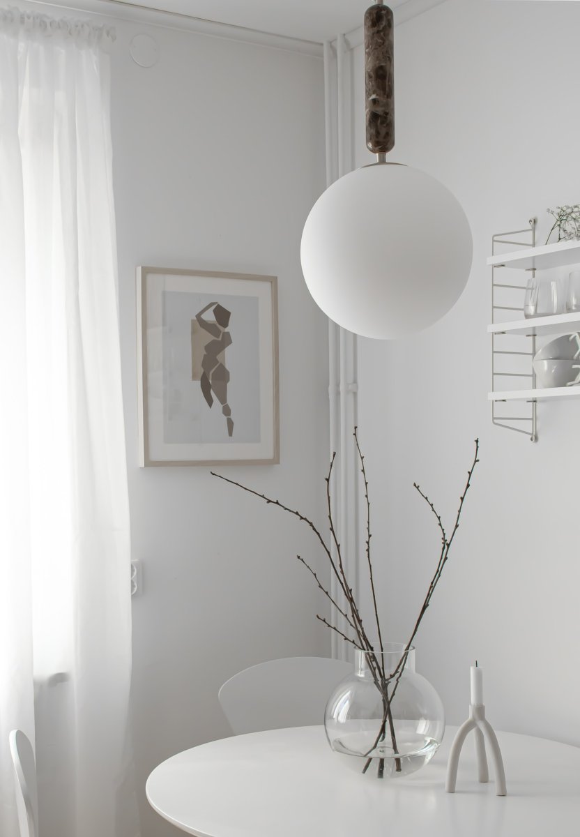 Torrano Ø30 mármol marrón Lámpas de techo De Globen Lighting - La piedra es un material natural, y el color y las tonalidades del jaspeado var&iacute;an, creando un patr&oacute;n &uacute;nico en cada pieza.