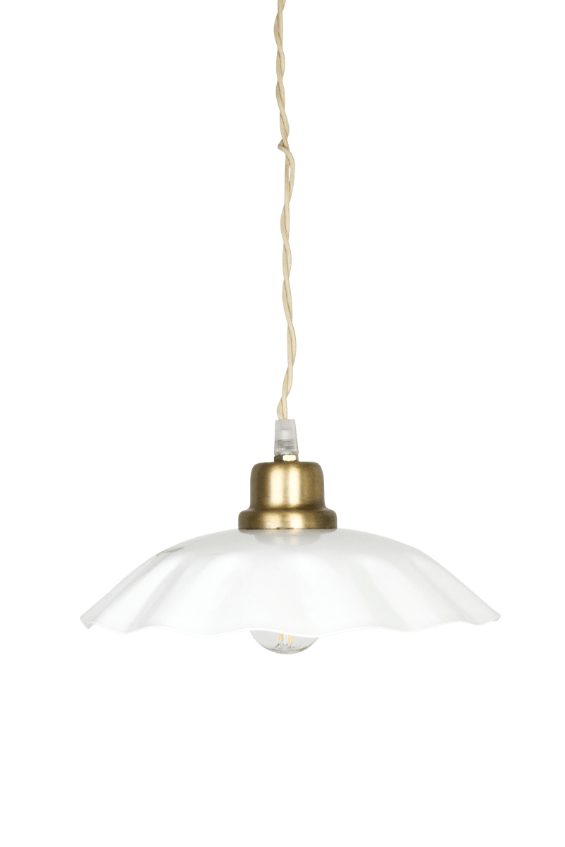 Imagen ampliada de Diana Ø23 Blanco Lámpas de techo De Strömshaga - Diana es ideal para colgar sobre una mesa de cocina, junto a una ventana o en un dormitorio.