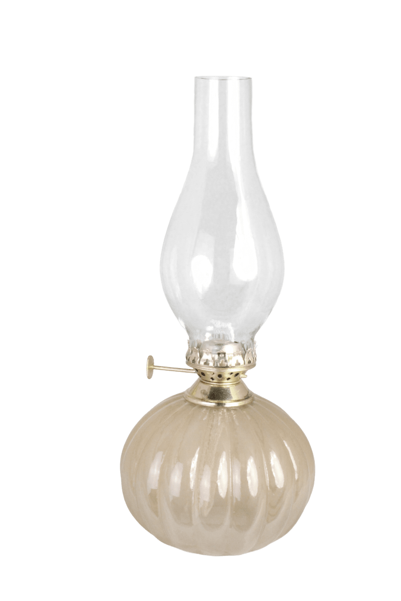 Imagen ampliada de Olga Beige De Strömshaga - Su base redonda de cristal beige con textura acanalada le confiere un car&aacute;cter distintivo y armoniza a la perfecci&oacute;n con el quemador de aspecto antiguo de lat&oacute;n.