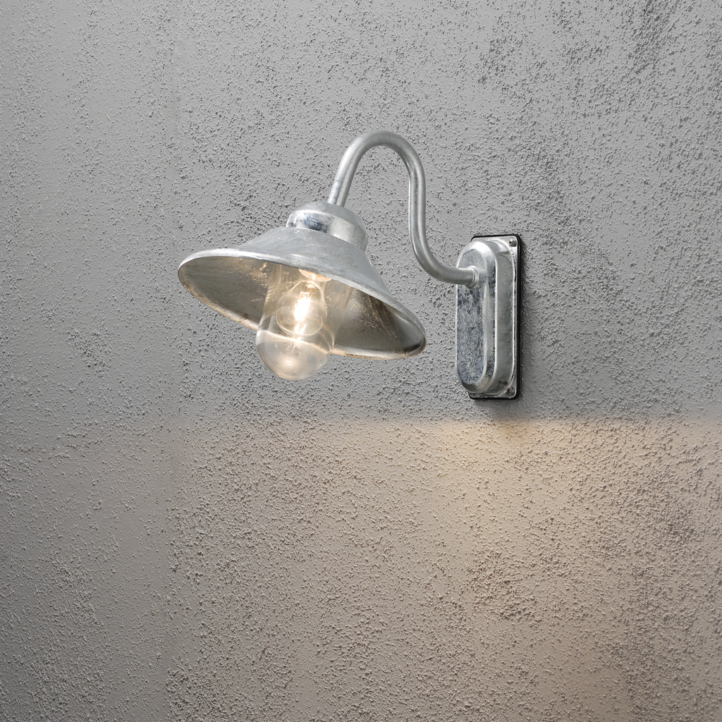 Vega acero galvanizado lámpara de exterior De Konstsmide - Con su forma clásica y su gran pantalla, crea una luz agradable y dirigida, perfecta para entradas y terrazas.