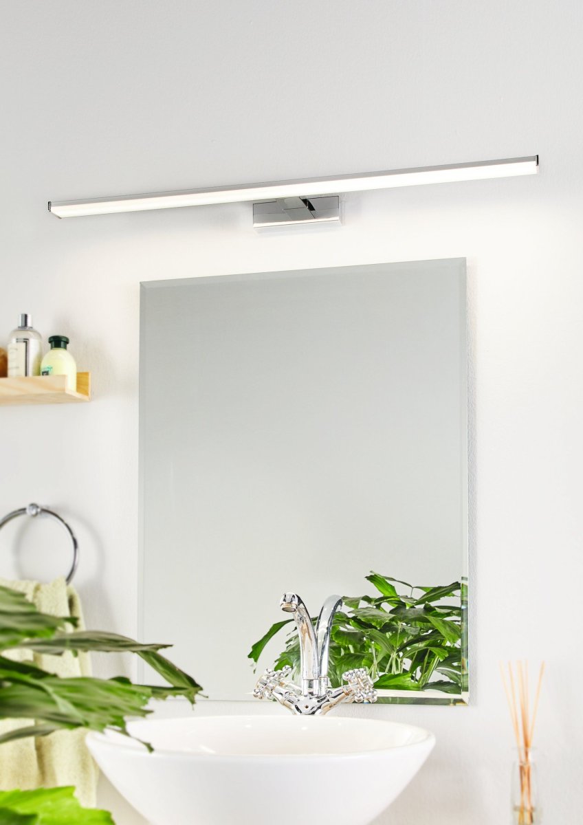 Pandella 78cm Cromo lámpara de baño De Eglo - La l&aacute;mpara de espejo Pandella es elegante y funcional, ideal para el ba&ntilde;o.