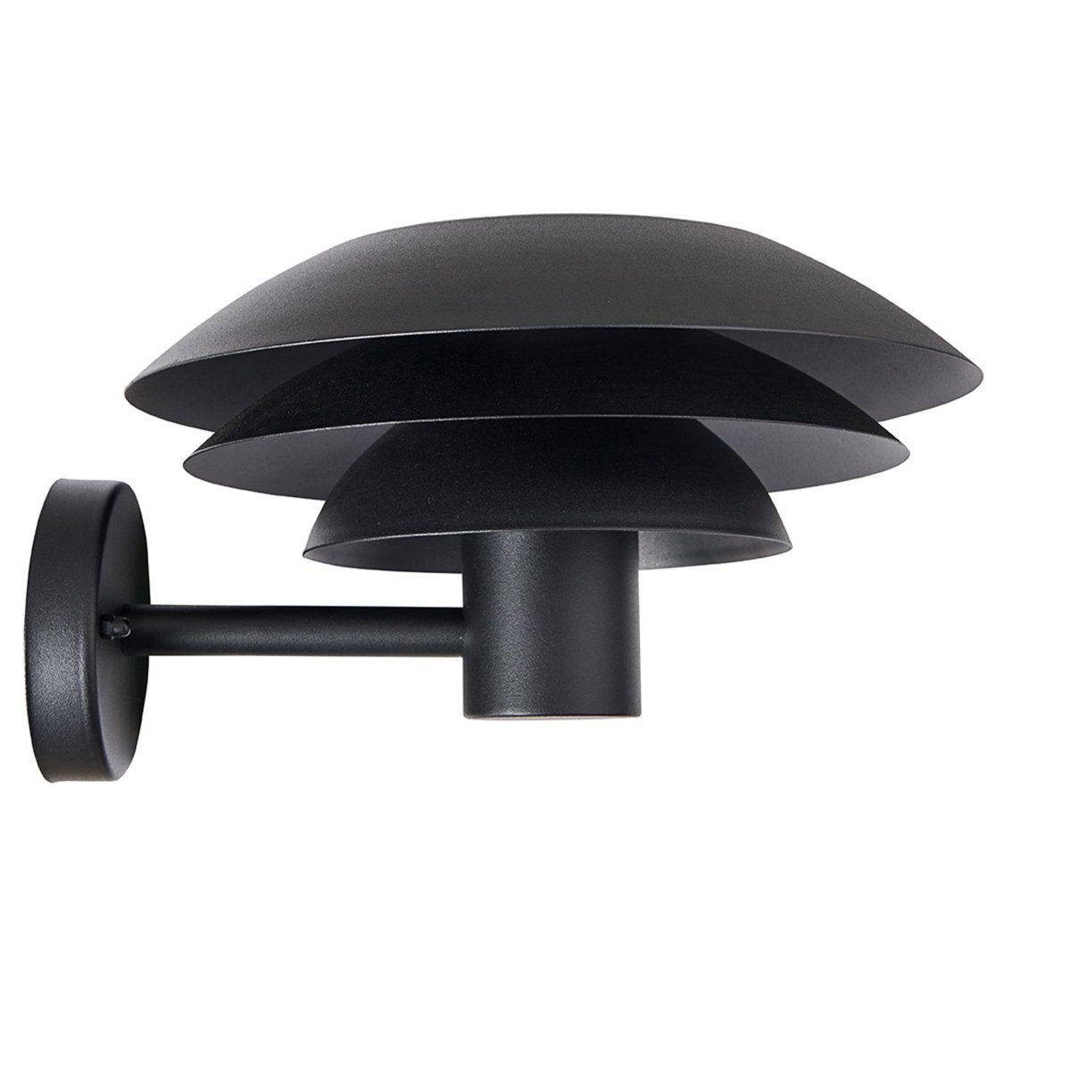 DL31 Negro lámpara de exterior De Dyberg Larsen - La l&aacute;mpara de fachada DL31 de la serie DL de Dyberg Larsen proporciona una iluminaci&oacute;n fant&aacute;stica alrededor de su hogar con sus tres ic&oacute;nicas pantallas en diferentes tama&ntilde;os que difunden una luz m&aacute;gica.