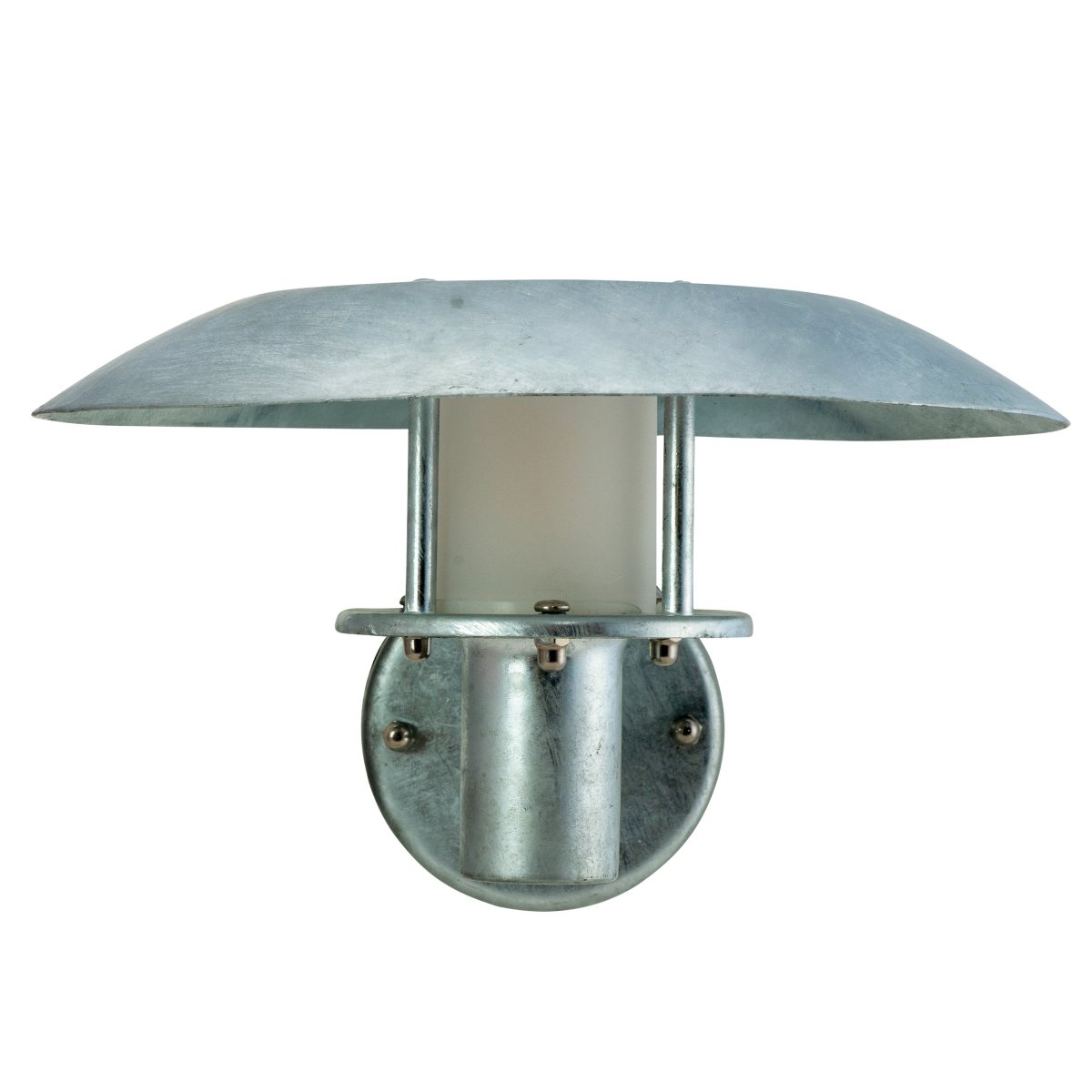 Randers Galvanizado lámpara de exterior De Dyberg Larsen - El acero galvanizado ofrece una larga durabilidad y la pantalla cilíndrica esmerilada alrededor de la fuente de luz proporciona una luz agradable y sin deslumbramiento.