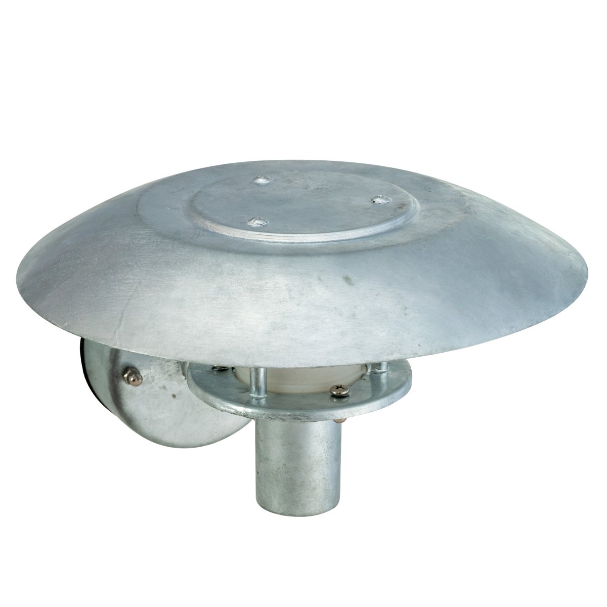 Randers Galvanizado lámpara de exterior De Dyberg Larsen - El acero galvanizado ofrece una larga durabilidad y la pantalla cilíndrica esmerilada alrededor de la fuente de luz proporciona una luz agradable y sin deslumbramiento.