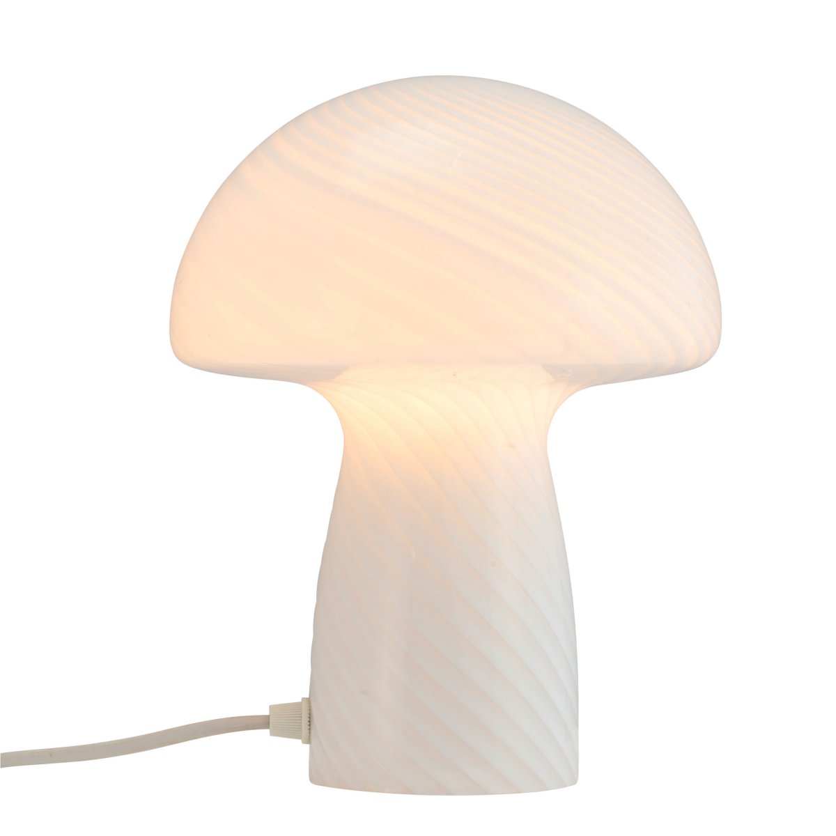 Jenny 23cm Blanco lámpara de mesa De Dyberg Larsen - Ya sea colocada en una mesa auxiliar, en el alf&eacute;izar de una ventana, en una mesita de noche o en un escritorio, la l&aacute;mpara de mesa Jenny Mushroom es un accesorio perfecto que realzar&aacute; su hogar con su encanto y elegancia.