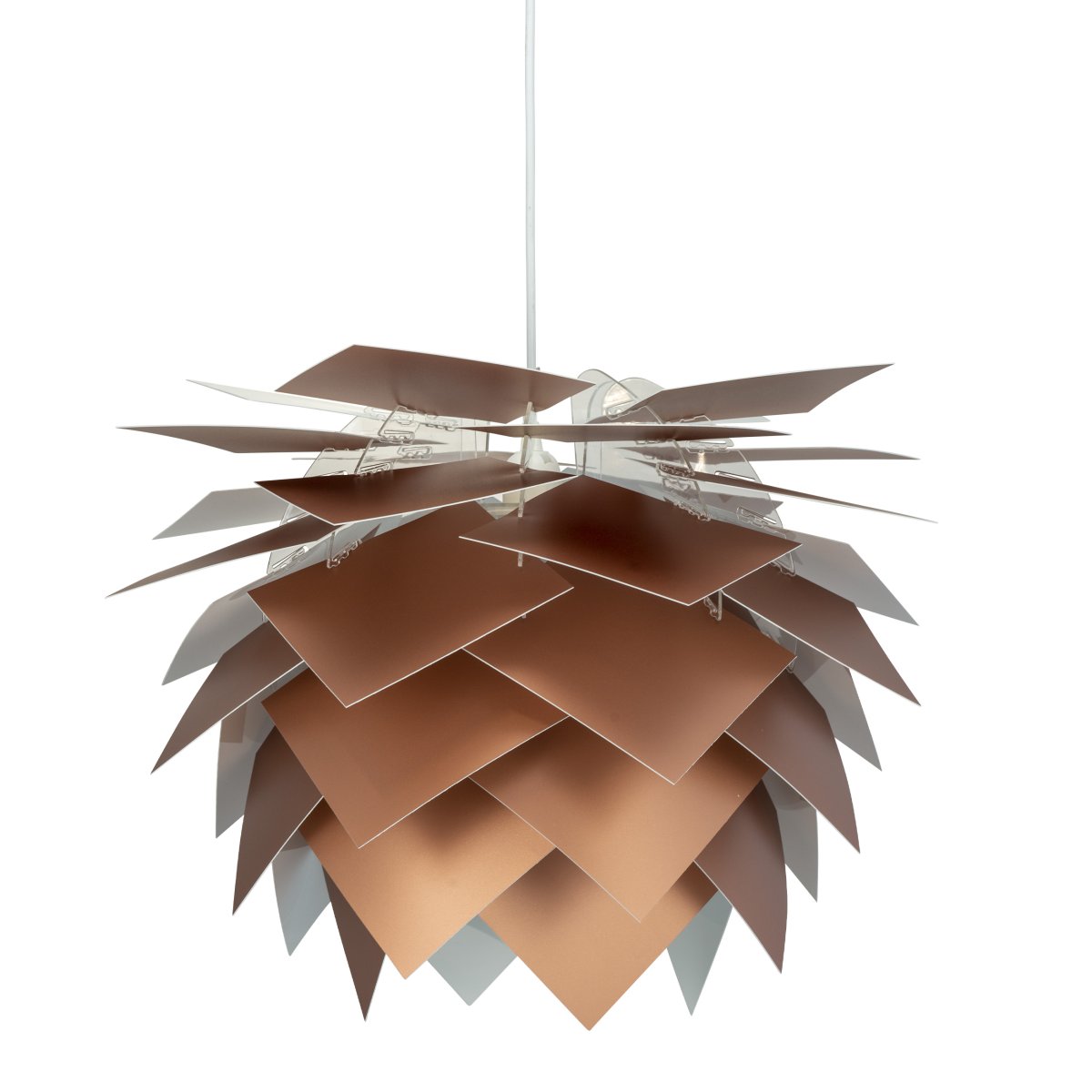 Imagen ampliada de Pineapple Ø45 Cobre Lámpas de techo De Dyberg Larsen - Con su forma innovadora y art&iacute;stica, inspirada en la estructura de la pi&ntilde;a, difunde una luz suave y agradable a trav&eacute;s de sus capas de placas de color cobre.