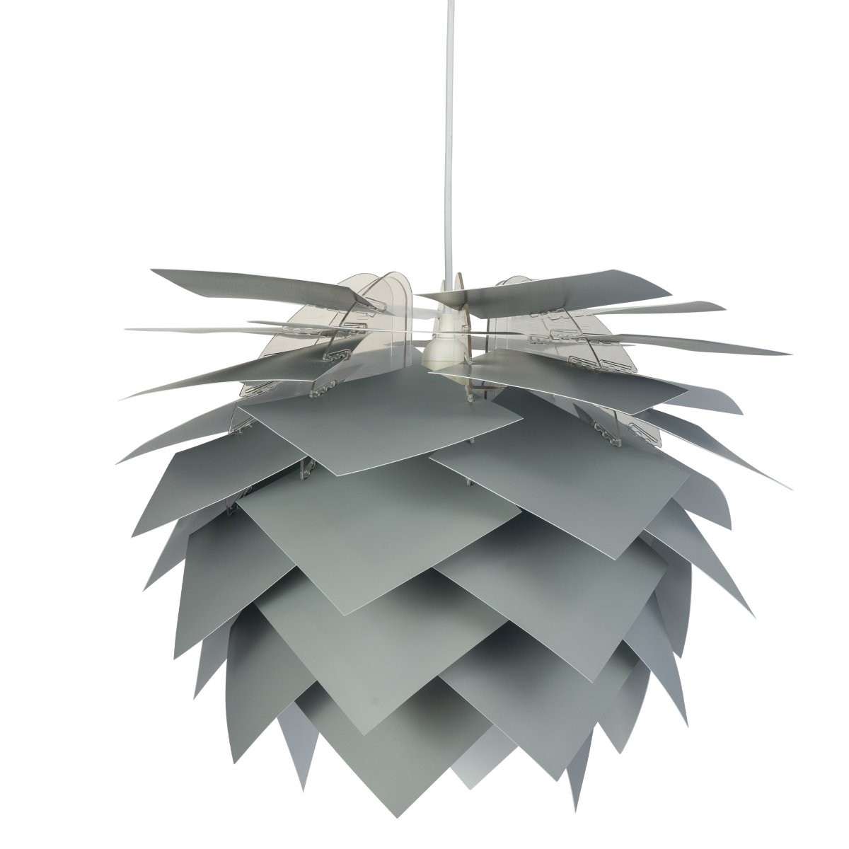 Illumin Ø45 Gris Lámpas de techo De Dyberg Larsen - La lámpara se entrega en una elegante caja con un marco de lámpara, 40 hojas que forman la pantalla, un cable de tela de 3 metros de largo y nuestra exclusiva tapa de techo Rosetta, que es adecuada para todas las pendientes de techo de hasta 45 grados.