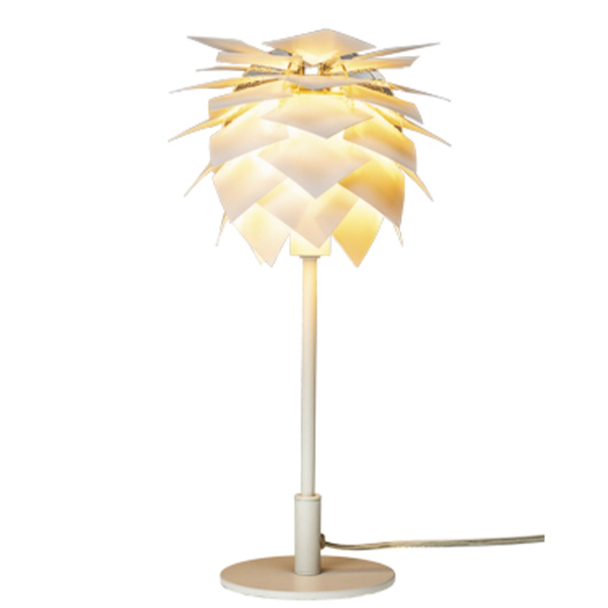 Pineapple 35cm Blanco lámpara de mesa De Dyberg Larsen - La lámpara de mesa Pineapple es una expresión del diseño danés atemporal que combina la estética con la funcionalidad.