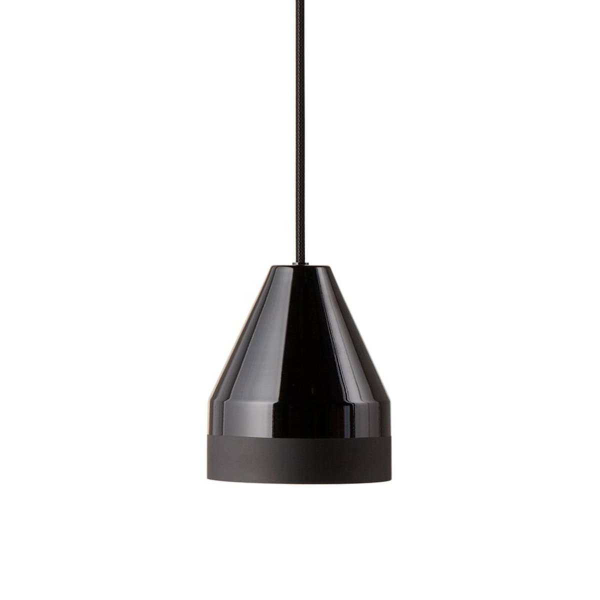 Crayon Ø30 Negro Lámpas de techo De Dyberg Larsen - La lámpara Crayon está inspirada en los encantadores e icónicos lápices de colores y está diseñada de forma discreta y elegante a partir de metal.