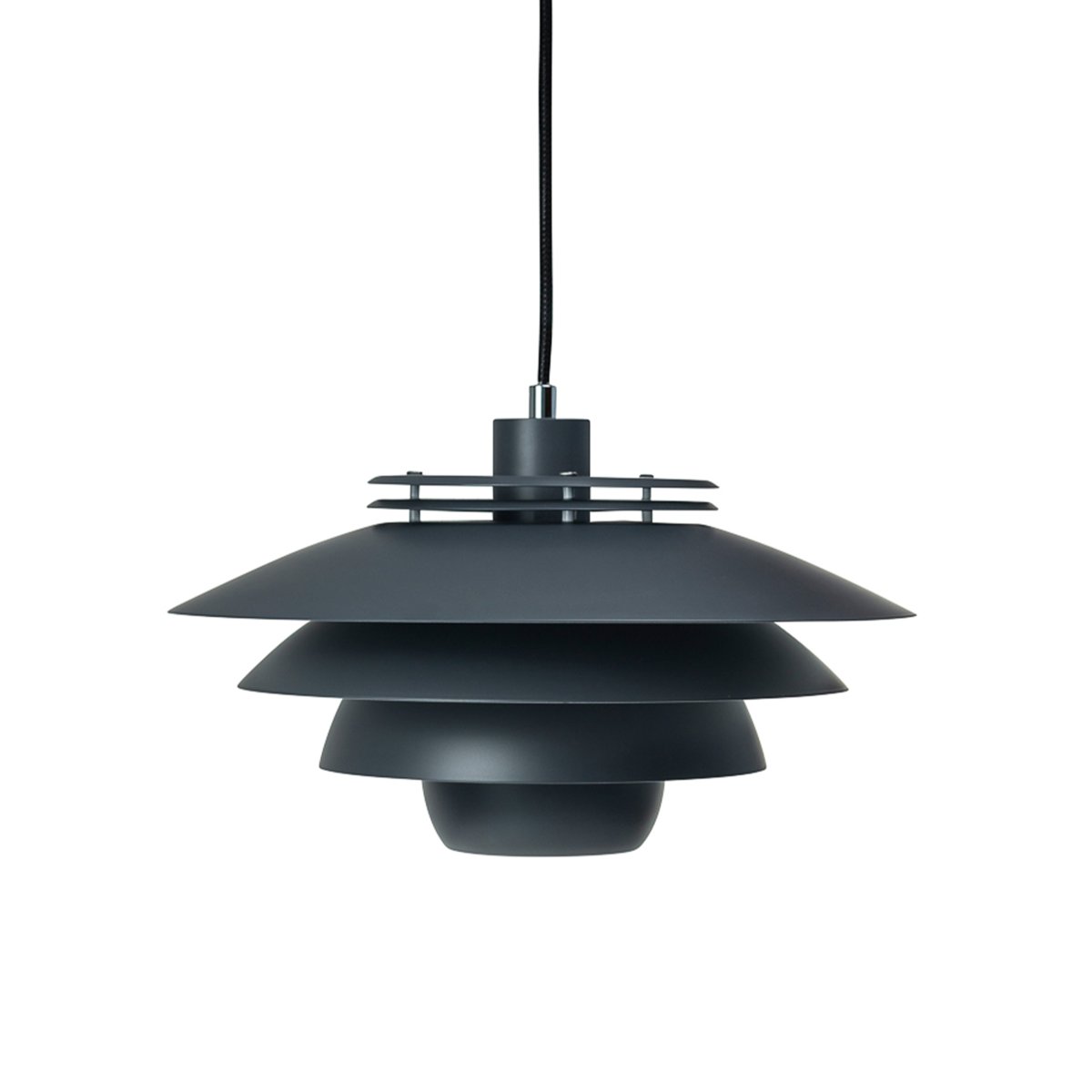 Ejka Ø38 Gris oscuro Lámpas de techo De Dyberg Larsen - La lámpara colgante Ejka es hermosa y funcional y emite una luz que puede iluminar toda la habitación.